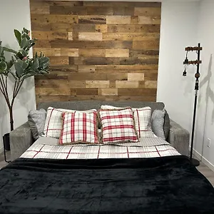 2-bed Rustic Charm Below Calgary