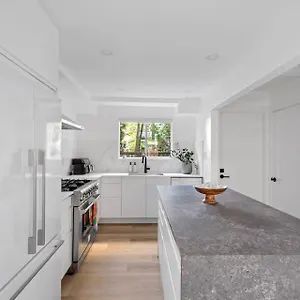 Modern Kitsilano 2 Bedroom With A Hot Tub Vancouver